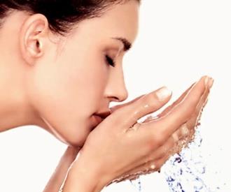 روزی چند بار و چگونه باید صورت خود را بشوییم؟